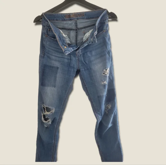 FASHION NOVA DISTRESSED JEANS - Picture 4 of 5